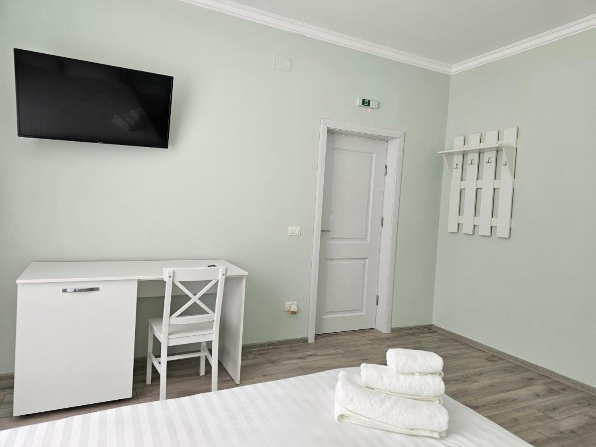 Bed and Breakfast Colt De Rai à Hîrtoape Extérieur photo