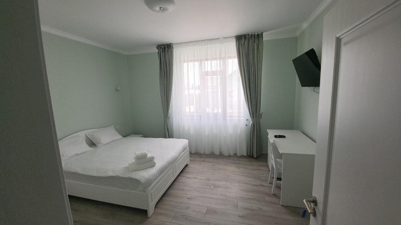 Bed and Breakfast Colt De Rai à Hîrtoape Extérieur photo