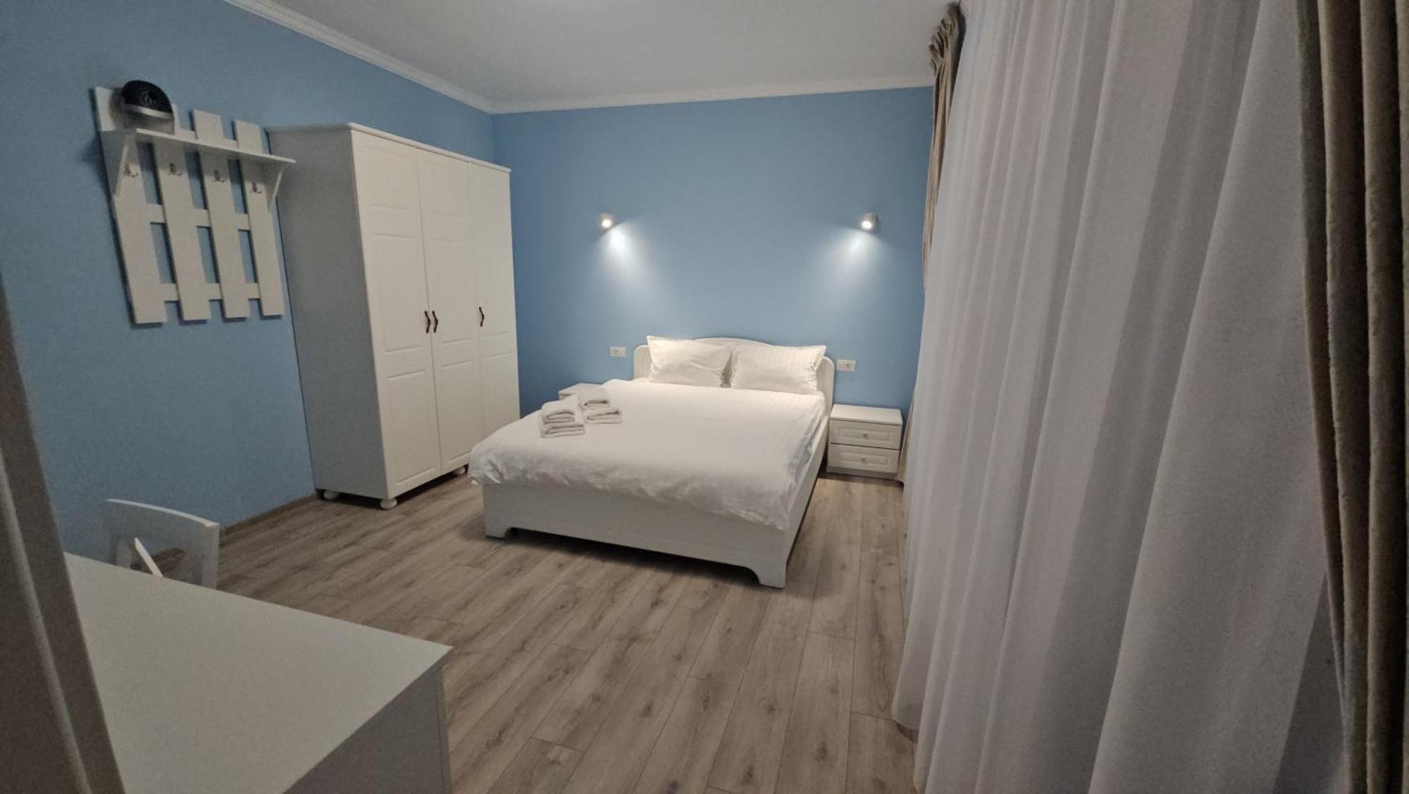 Bed and Breakfast Colt De Rai à Hîrtoape Extérieur photo
